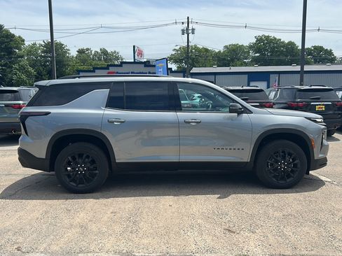 New 2026 Chevrolet Traverse LT w/ Midnight/Sport Edition AWD/4WD image 6