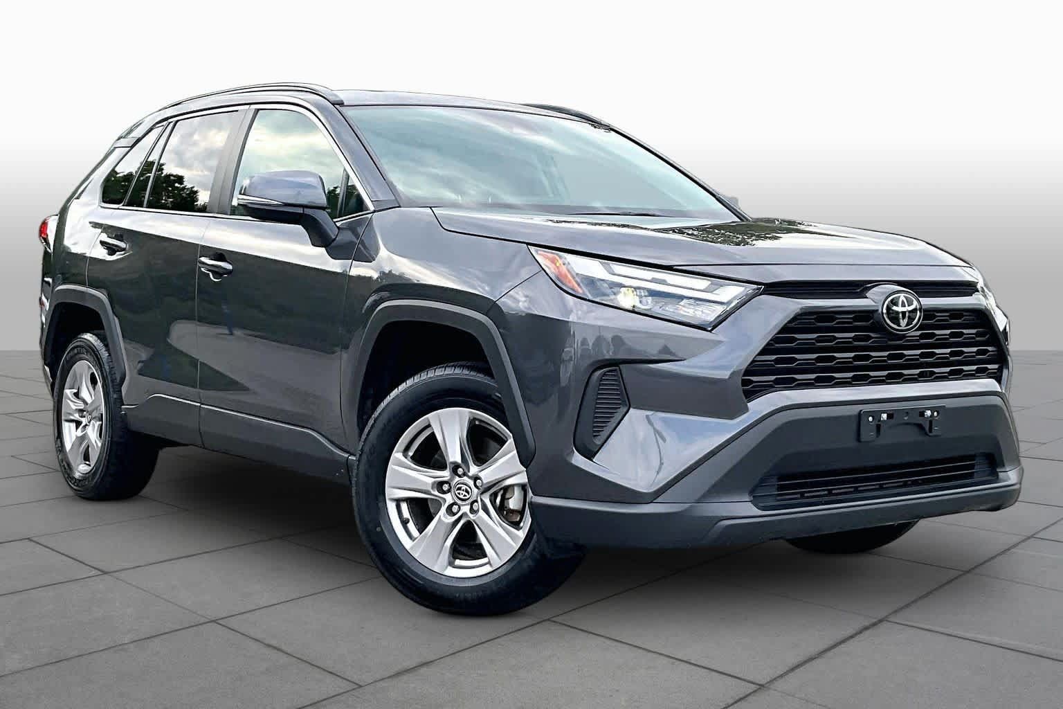 Used 2025 Toyota RAV4 XLE AWD/4WD image 2