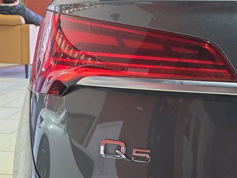 Used 2023 Audi Q5 2.0T Premium w/ Convenience Package image 12