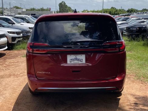New 2027 Chrysler Pacifica Select FWD image 36