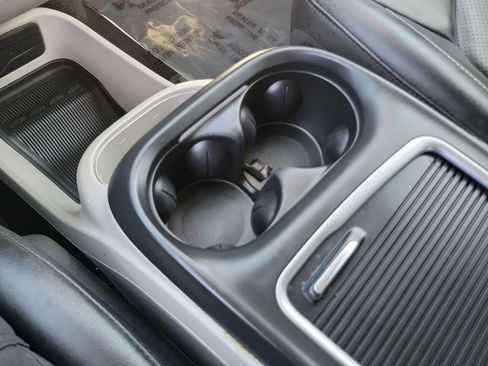 Used 2024 Chrysler Pacifica Select image 14