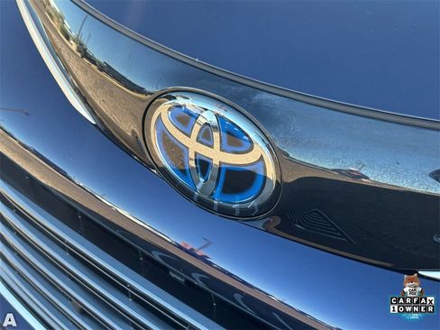 Used 2025 Toyota Sienna Platinum image 31