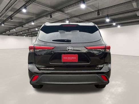 Used 2022 Toyota Highlander XLE image 15