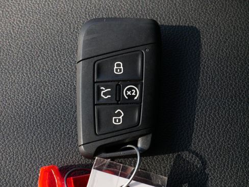 Used 2024 Volkswagen Taos SE w/ Panoramic Sunroof Package image 33