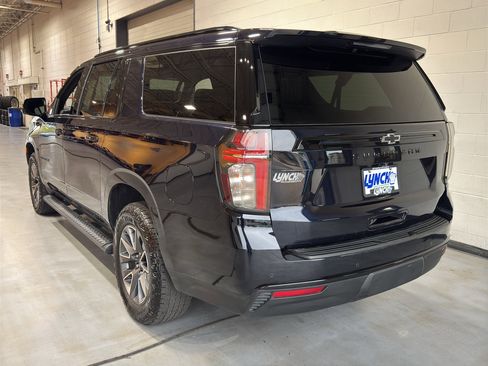 Used 2024 Chevrolet Suburban Z71 w/ Luxury Package AWD/4WD image 3