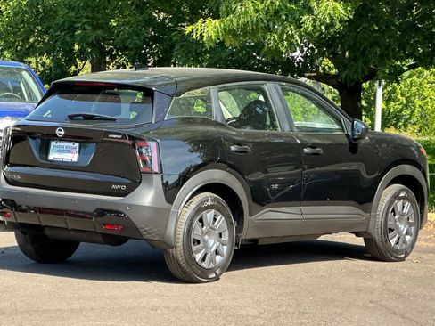 New 2025 Nissan Kicks S image 2