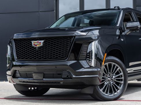 Used 2026 Cadillac Escalade Platinum Sport w/ LPO, Floor Liner Package AWD/4WD image 3