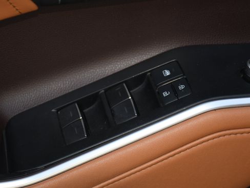 Used 2021 Toyota Highlander Platinum image 11