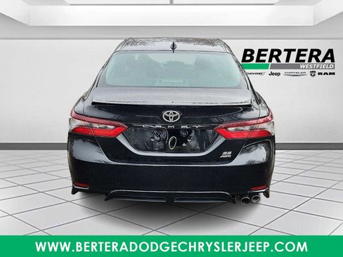Used 2023 Toyota Camry SE image 5