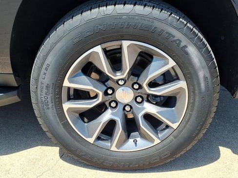 Used 2024 Chevrolet Suburban LT w/ Luxury Package AWD/4WD image 7