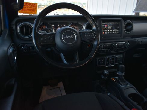 Used 2021 Jeep Gladiator Sport image 14