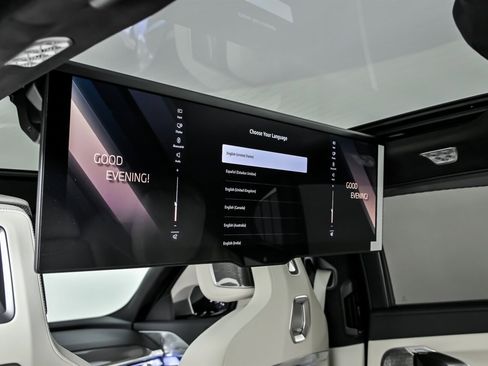 Used 2025 BMW 760i xDrive w/ Executive Package image 24