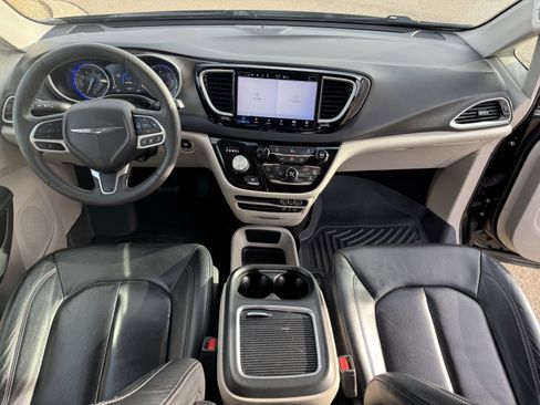 Used 2022 Chrysler Pacifica Touring-L image 24