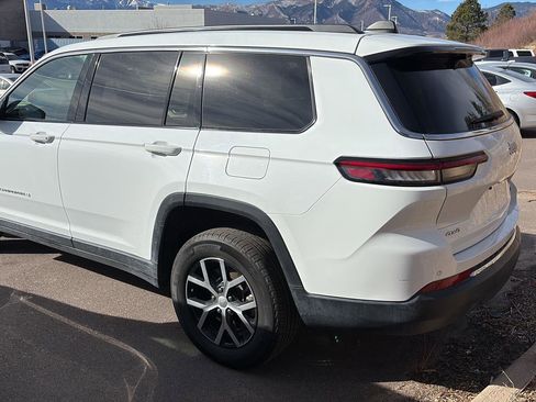 Used 2024 Jeep Grand Cherokee L Limited w/ Luxury Tech Group II image 3