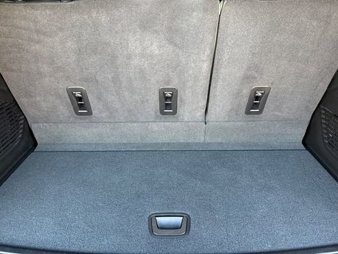 Used 2025 GMC Yukon AT4 Ultimate AWD/4WD image 11