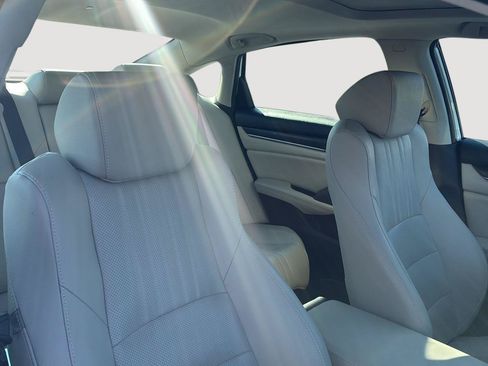 Used 2020 Honda Accord Touring image 11