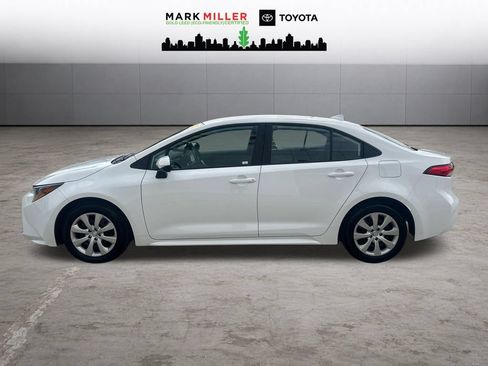 Certified 2025 Toyota Corolla LE FWD image 2