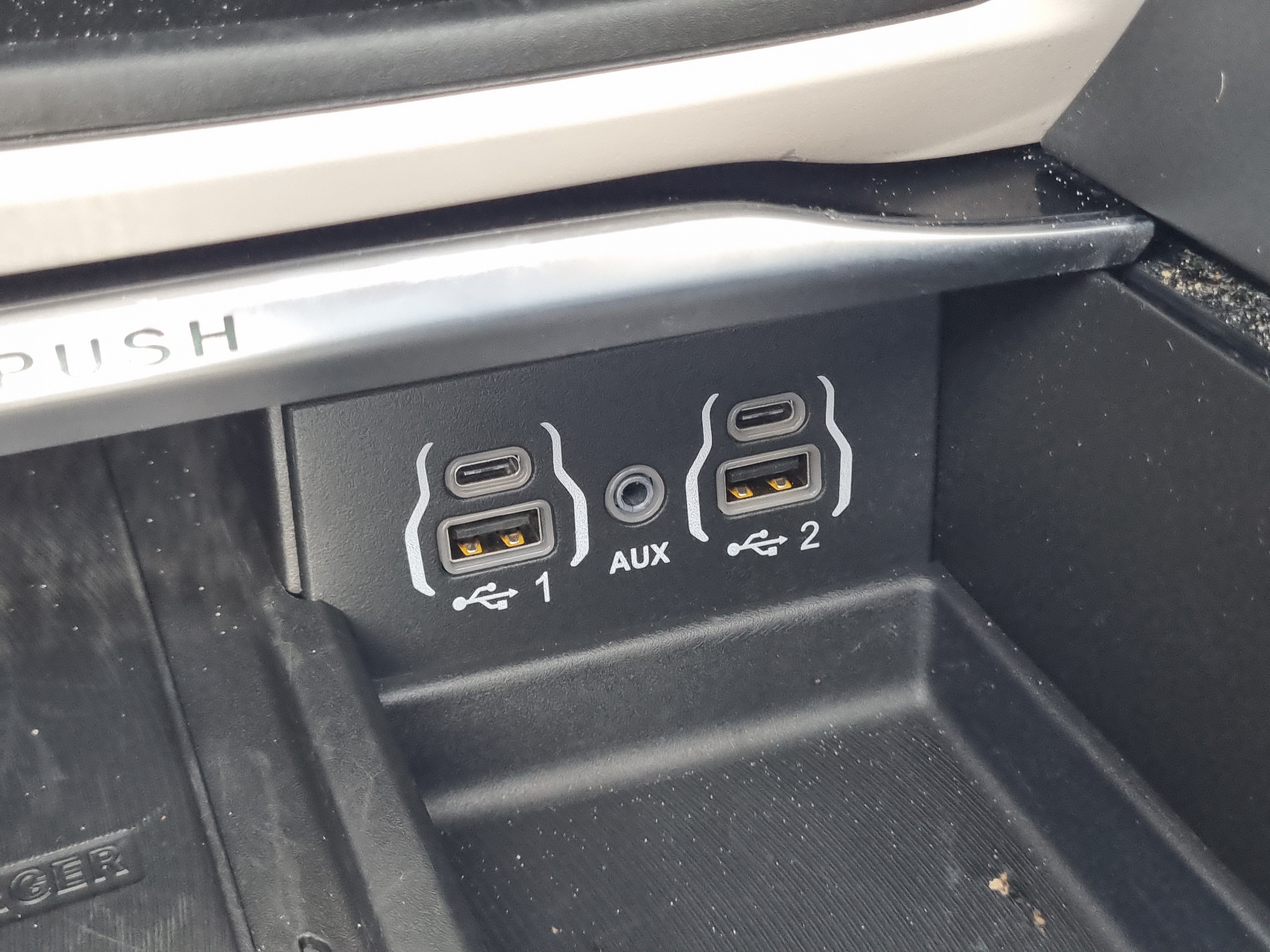 Used 2022 Chrysler Pacifica Limited AWD/4WD image 30