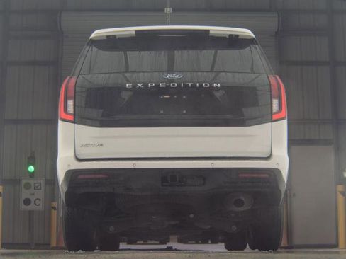 Used 2025 Ford Expedition Active image 11