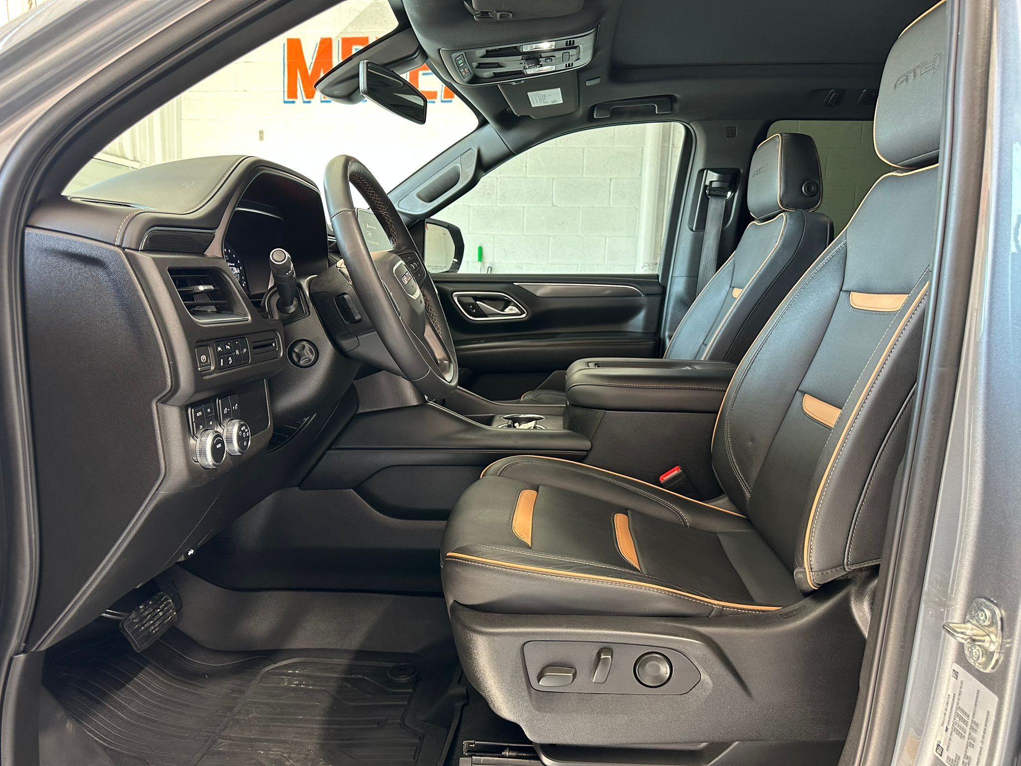 Used 2022 GMC Yukon AT4 AWD/4WD image 12