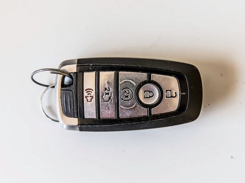 Used 2019 Ford Edge Titanium FWD image 38