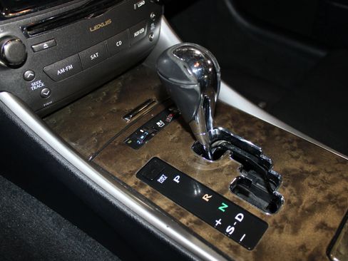 Used 2010 Lexus IS 350C w/ Luxury Pkg RWD image 18