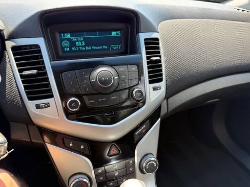 Used 2014 Chevrolet Cruze LT image 12