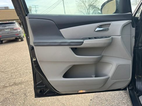 Used 2016 Honda Odyssey SE image 24