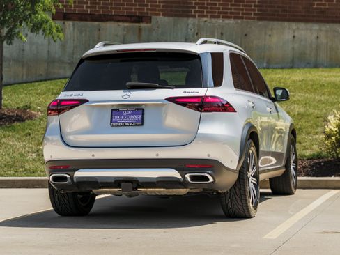 Used 2025 Mercedes-Benz GLE 450 4MATIC image 4