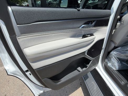 New 2026 Jeep Grand Wagoneer Limited AWD/4WD image 19
