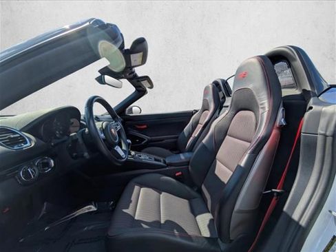Used 2021 Porsche 718 Boxster image 19