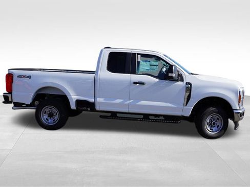 New 2026 Ford F250 XL w/ XL Chrome Package image 2