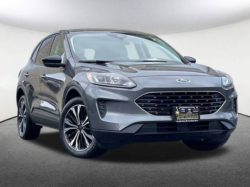 Certified 2021 Ford Escape SE w/ SE Sport Appearance Package image 2