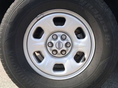 Used 2022 Nissan Frontier S RWD image 7