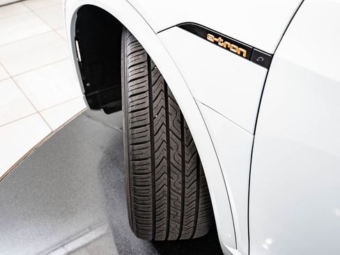 Used 2021 Audi e-tron Premium w/ Convenience Plus Package image 47