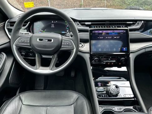 Used 2022 Jeep Grand Cherokee Limited 4xe image 14