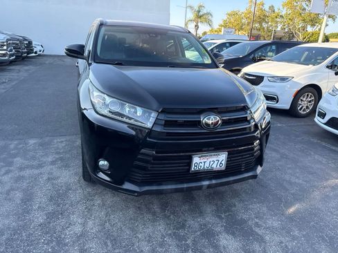 Used 2018 Toyota Highlander SE FWD image 6