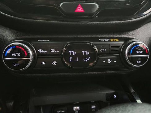 Used 2023 Kia Soul S FWD image 17