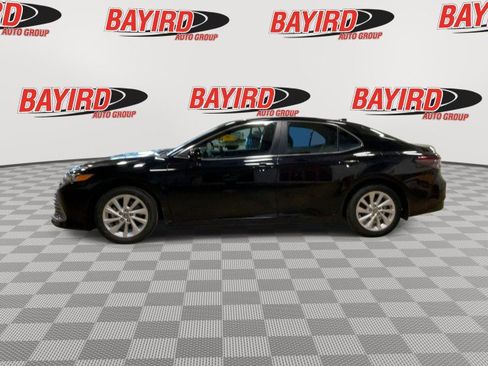 Used 2022 Toyota Camry LE FWD image 5