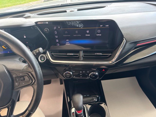 Used 2024 Chevrolet Trax RS w/ Sunroof Package FWD image 23