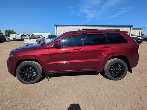 Used 2021 Jeep Grand Cherokee Laredo X AWD/4WD image 15