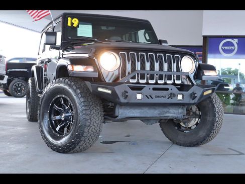 Used 2019 Jeep Wrangler Unlimited Sahara AWD/4WD image 1