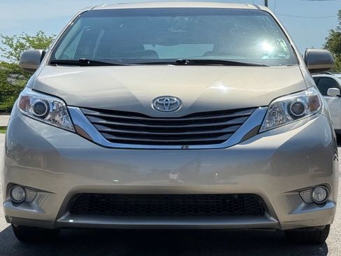 Used 2017 Toyota Sienna XLE FWD image 8