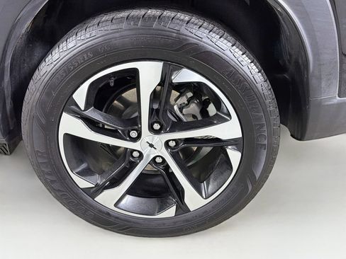 Used 2025 Chevrolet Trax RS w/ Sunroof Package FWD image 35