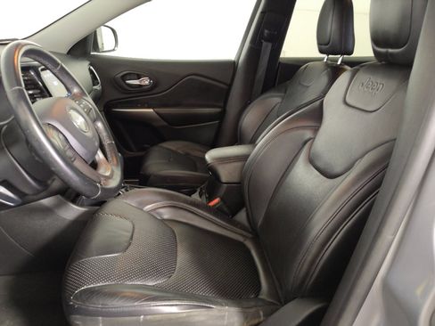 Used 2019 Jeep Cherokee Limited FWD image 17