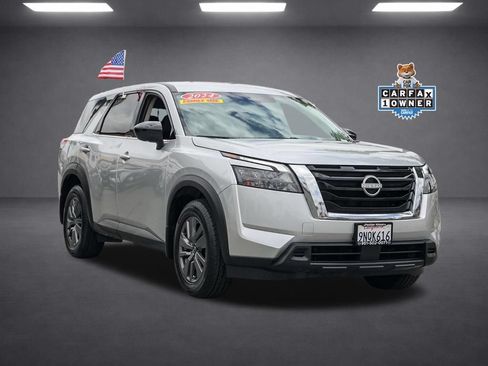 Used 2024 Nissan Pathfinder S FWD image 2