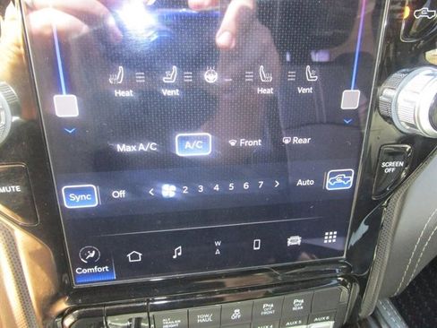 Used 2022 RAM 2500 Limited image 33