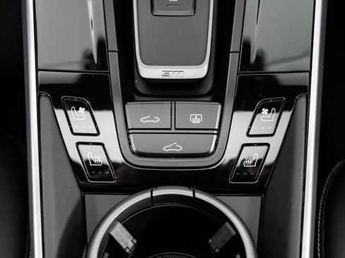 Used 2025 Porsche 911 Carrera 4 GTS image 24