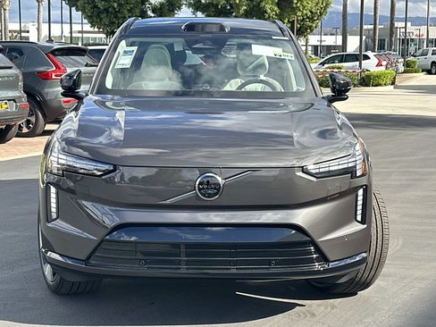 New 2025 Volvo EX90 Ultra image 2