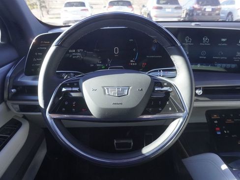 Used 2026 Cadillac Vistiq Luxury image 10
